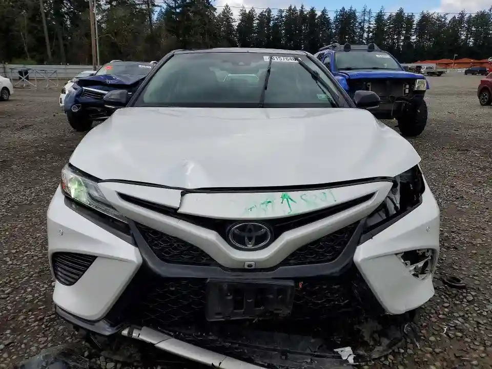 4T1BZ1HK6JU001640 2018 TOYOTA CAMRY-4