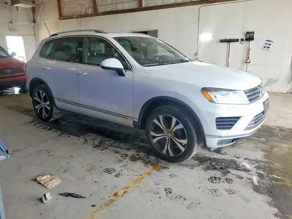 WVGRF7BP1HD000355 2017 VOLKSWAGEN TOUAREG-3