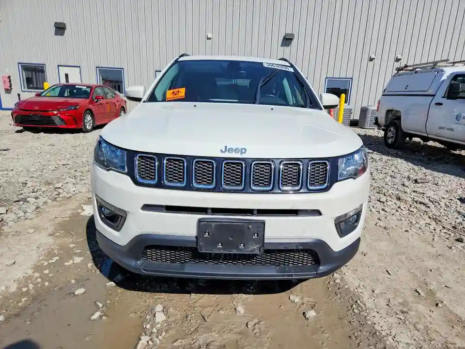 3C4NJDBB8JT291070 2018 JEEP COMPASS-4