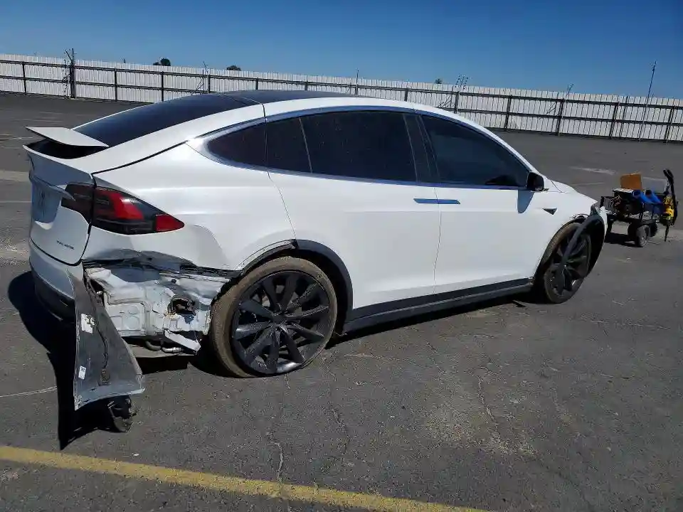 5YJXCAE20LF305767 2020 TESLA MODEL X-2