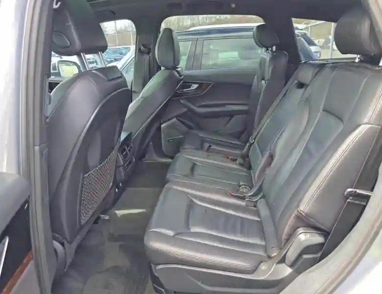 WA1LAAF74JD004268 2018 AUDI Q7-5