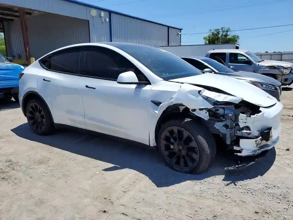 7SAYGDEE0PA070832 2023 TESLA MODEL Y-3
