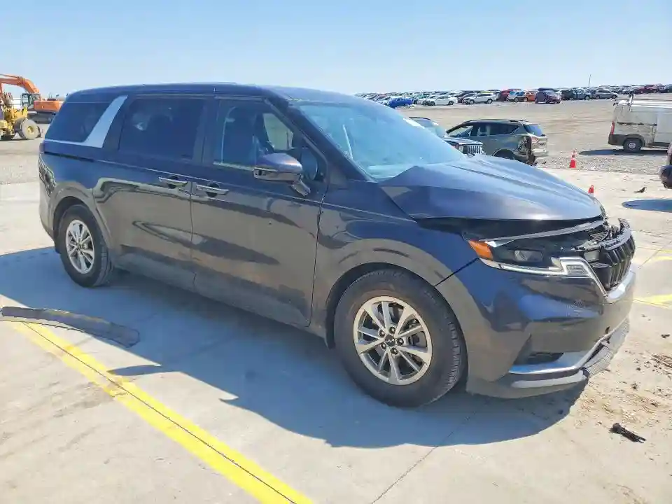 KNDNB4H30P6253820 2023 KIA CARNIVAL L-3