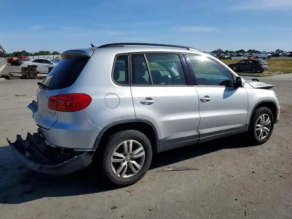 WVGAV7AXXGK000379 2016 VOLKSWAGEN TIGUAN-2