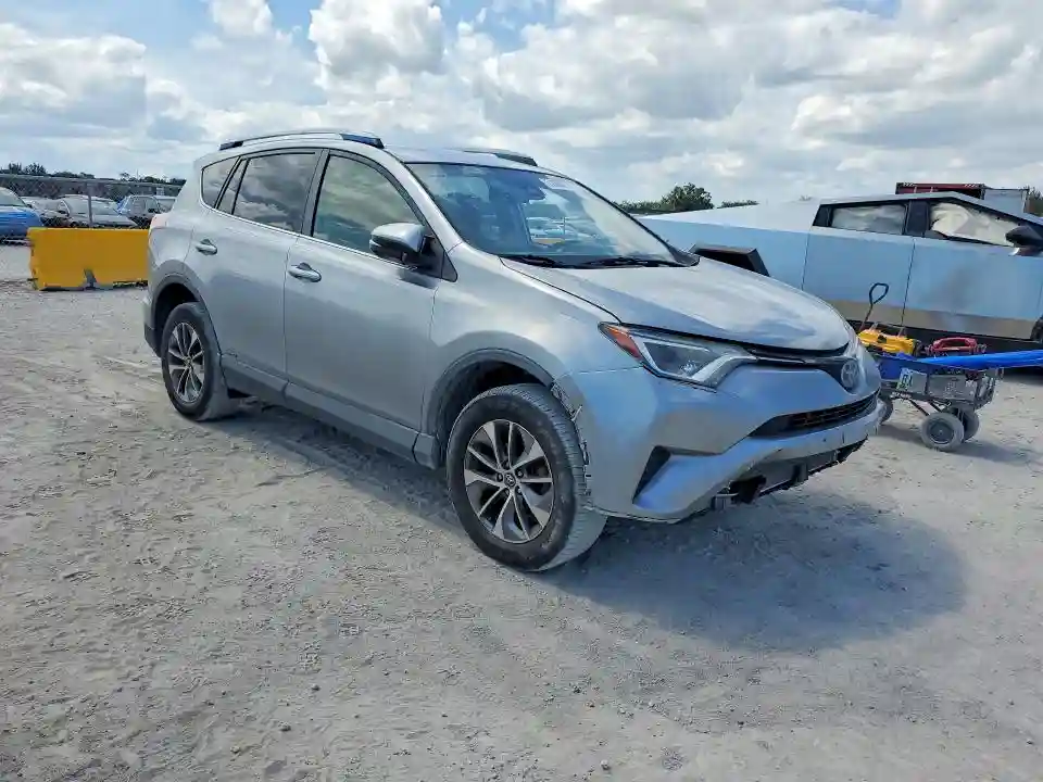 JTMRJREV5JD213856 2018 TOYOTA RAV4-3