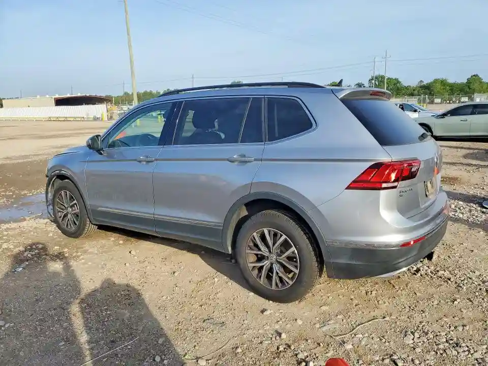 3VV3B7AX3LM061938 2020 VOLKSWAGEN TIGUAN-1