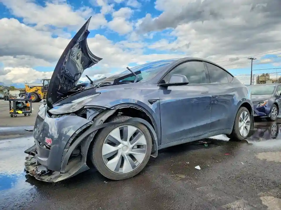 7SAYGDEE3PF905034 2023 TESLA MODEL Y-0