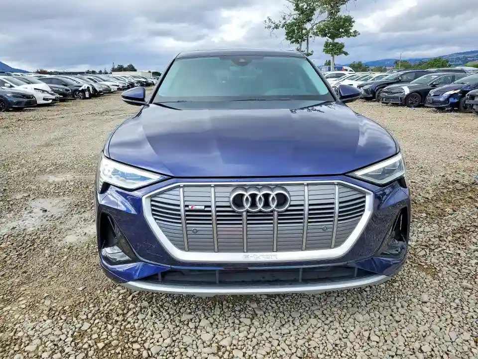 WA11AAGEXNB020559 2022 AUDI E-TRON-4