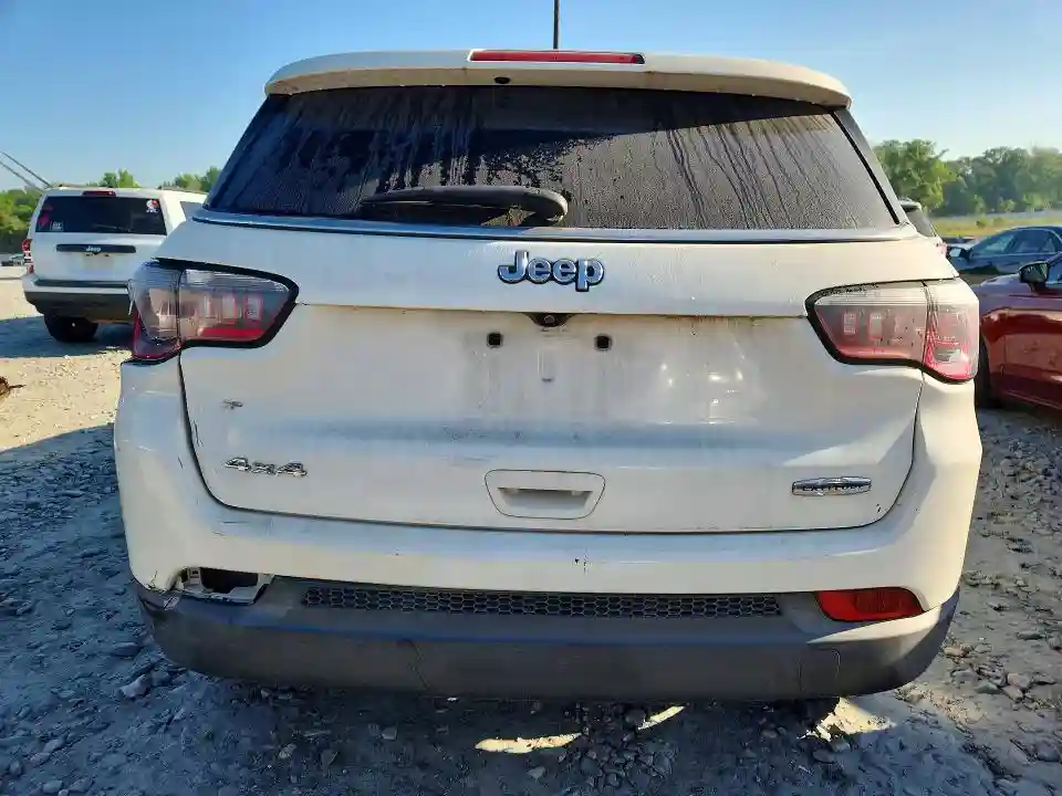 3C4NJDBB7JT144318 2018 JEEP COMPASS-5
