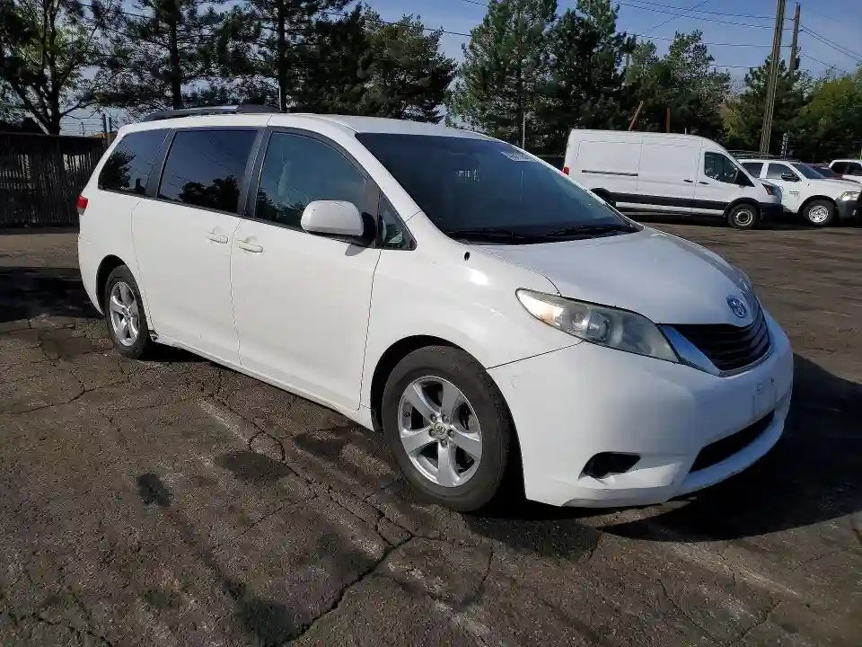 5TDKK3DCXES447450 2014 TOYOTA SIENNA-3