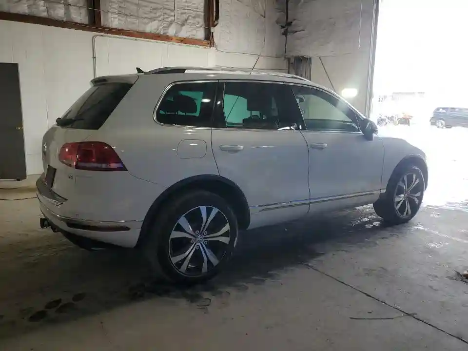 WVGRF7BP1HD000355 2017 VOLKSWAGEN TOUAREG-2