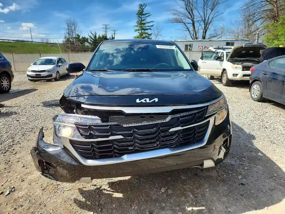 KNDEPCAA1S7727460 2025 KIA SELTOS-4
