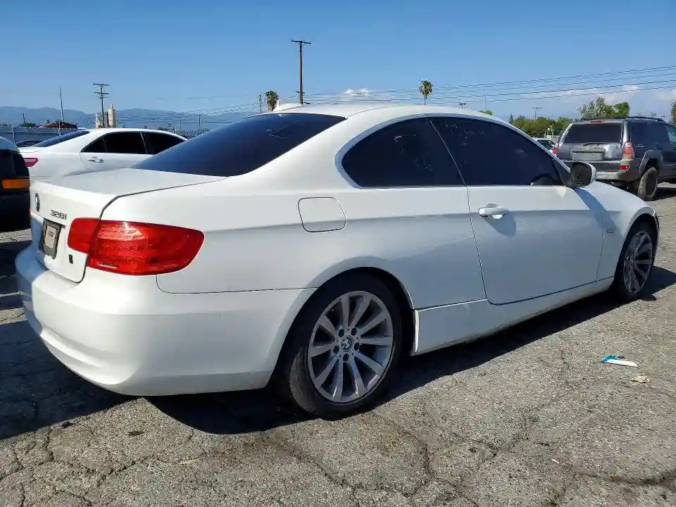WBAKE5C51DJ107537 2013 BMW 3 SERIES-2