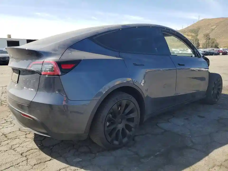 7SAYGDEE6PA128829 2023 TESLA MODEL Y-2