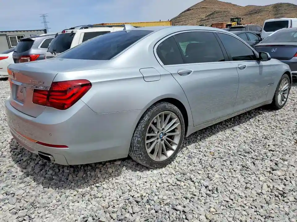 WBAYE8C57FD782001 2015 BMW 7 SERIES-2
