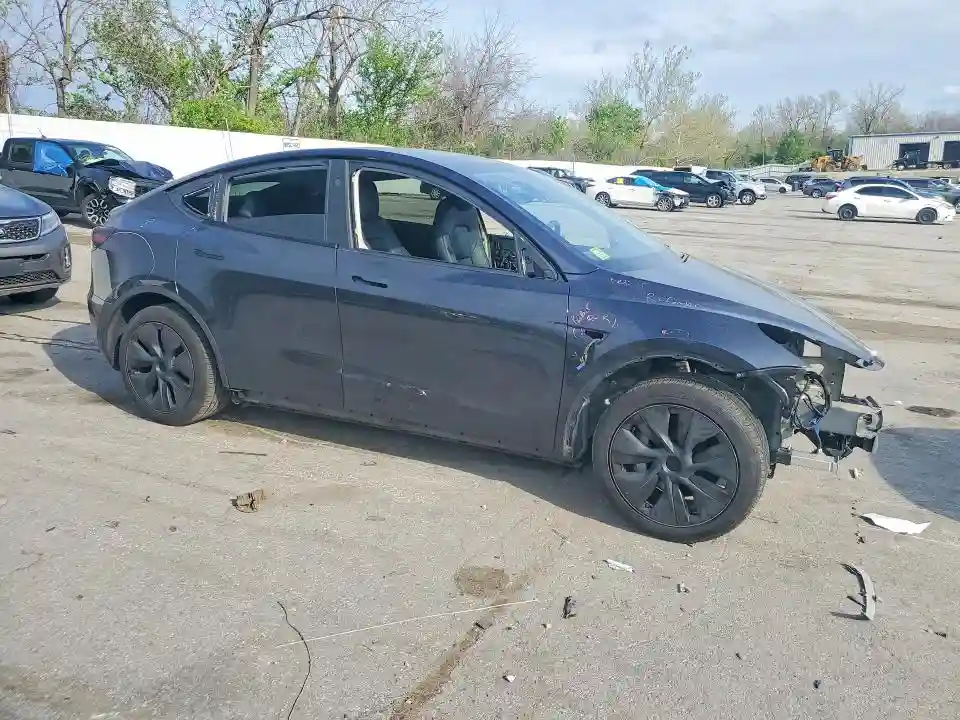 7SAYGDED4RF154410 2024 TESLA MODEL Y-3