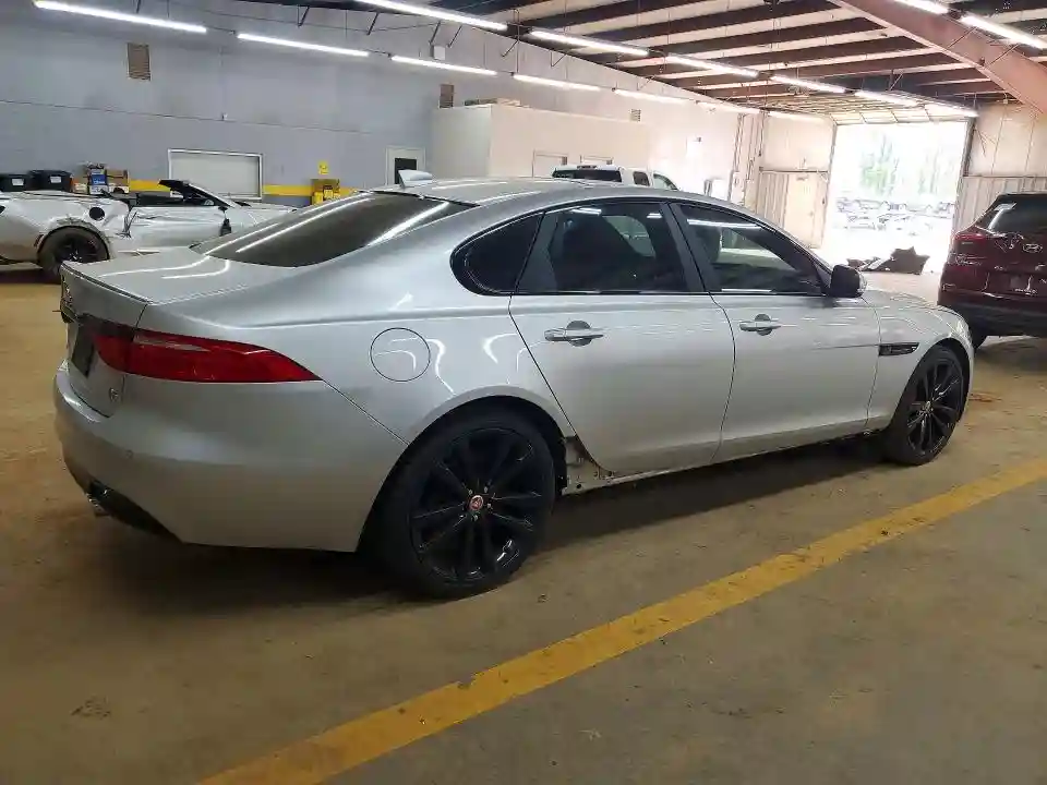 SAJBG4FV9JCY67218 2018 JAGUAR XF-2