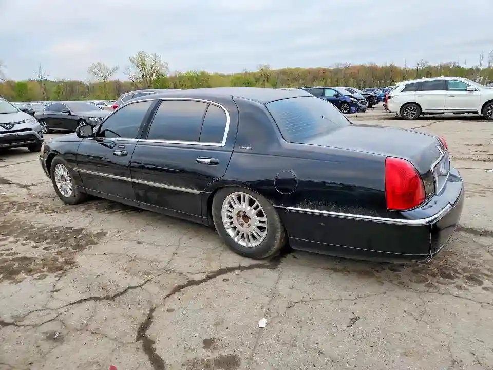 2LNBL8FV7BX763778 2011 LINCOLN TOWNCAR-1
