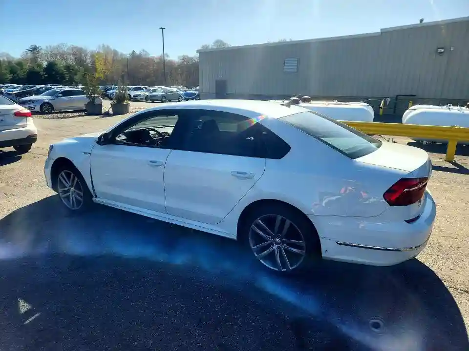 1VWAA7A31JC032312 2018 VOLKSWAGEN PASSAT-1