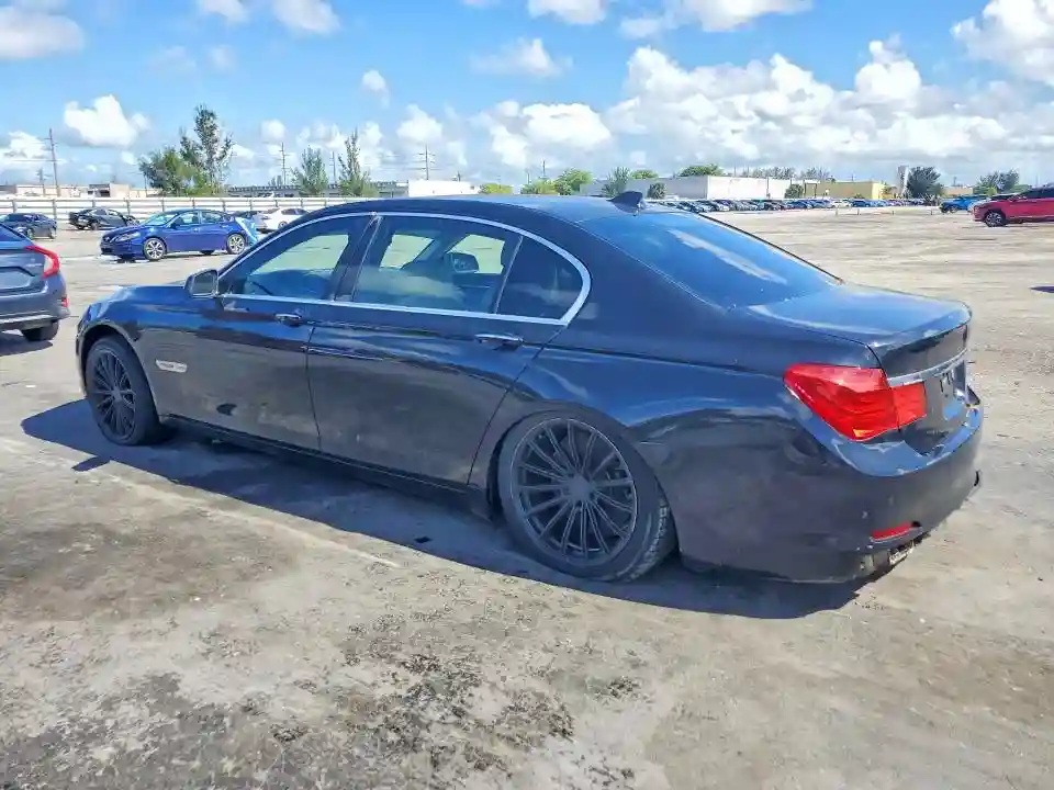WBAKC8C57CC437645 2012 BMW 7 SERIES-1
