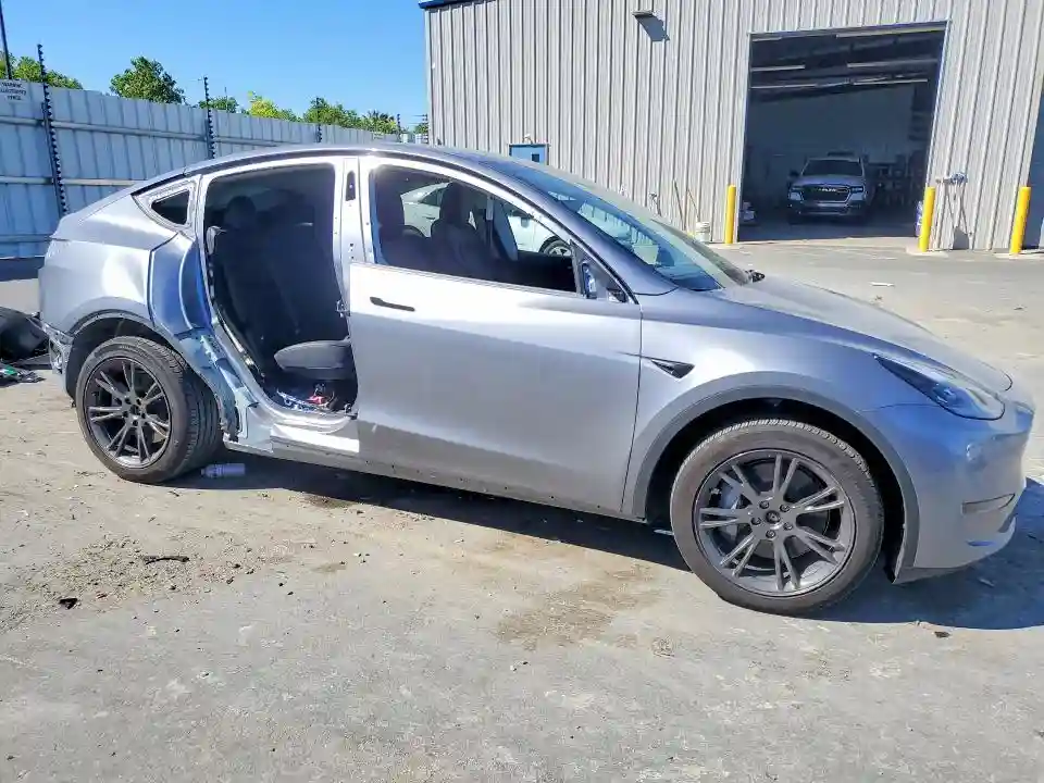 7SAYGDEE2SF280702 2025 TESLA MODEL Y-3
