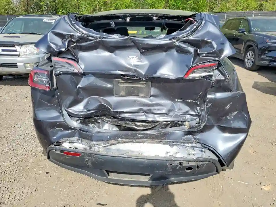 7SAYGAEE4RF988684 2024 TESLA MODEL Y-5