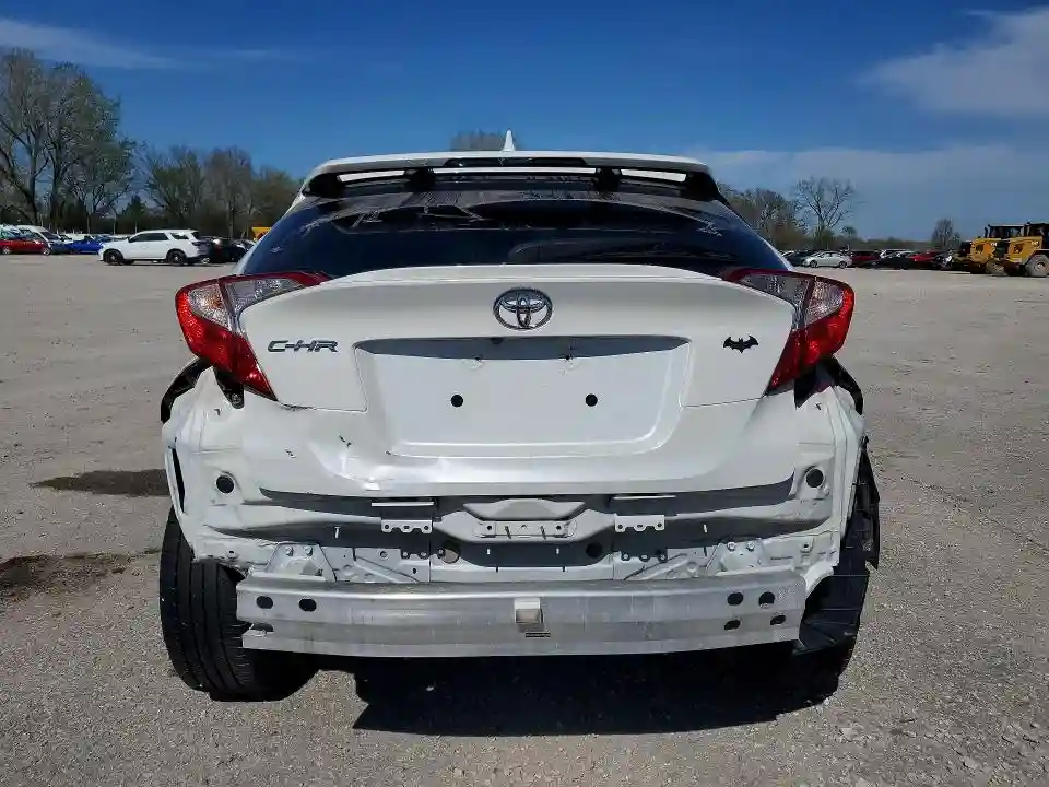NMTKHMBX7JR050880 2018 TOYOTA C-HR-5