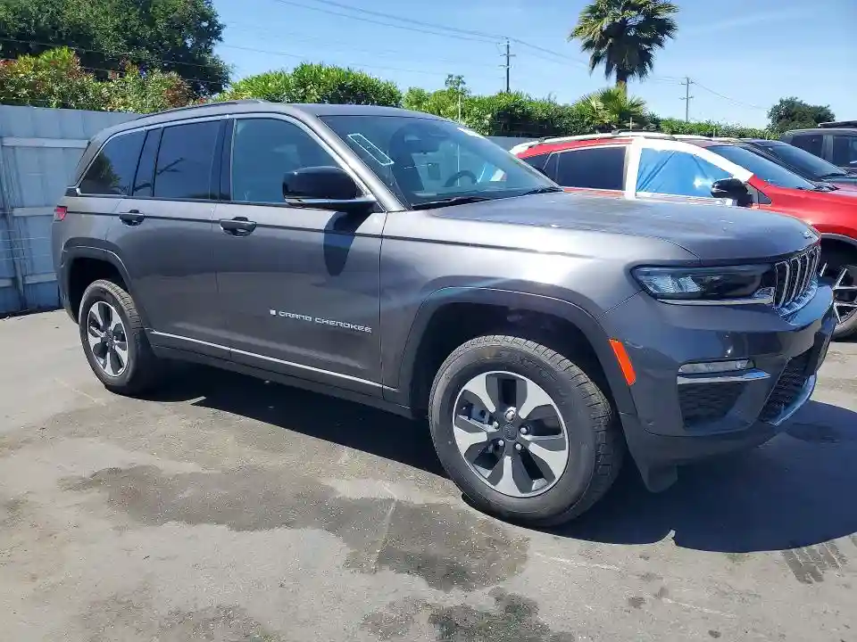 1C4RJYB64R8505977 2024 JEEP CHEROKEE-3