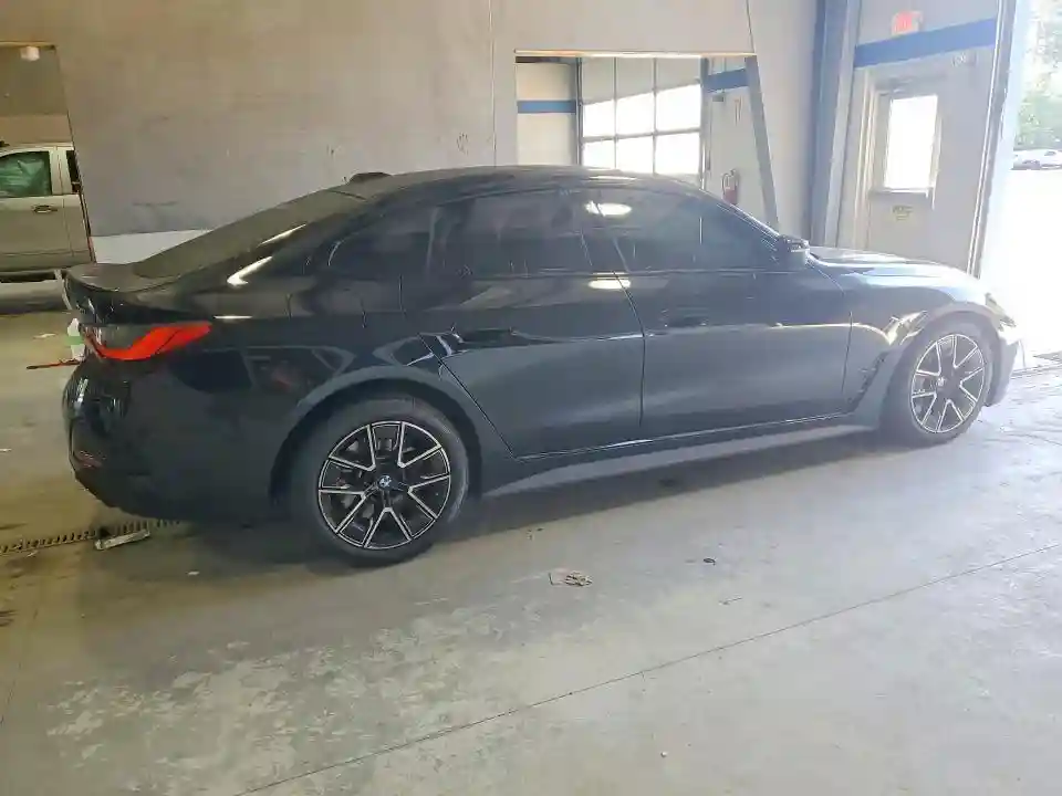 WBA13AW0XNFL97596 2022 BMW M4-2