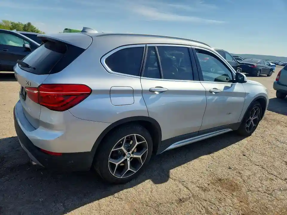 WBXHT3C31H5F72040 2017 BMW X1-2
