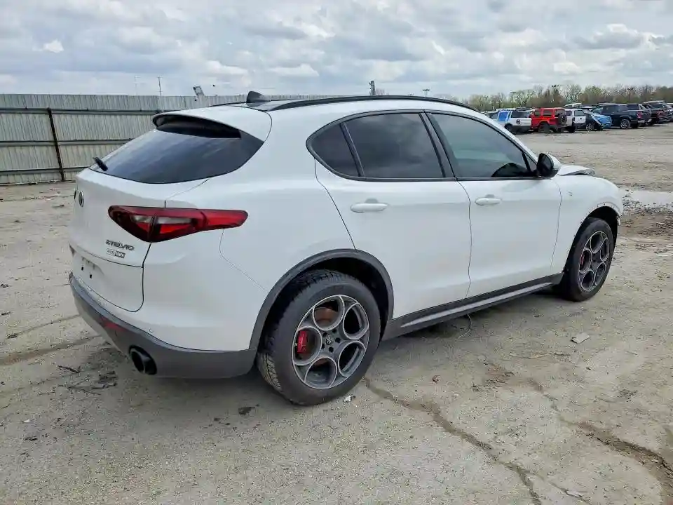 ZASPAKBN6N7D33812 2022 ALFA ROMEO STELVIO-2