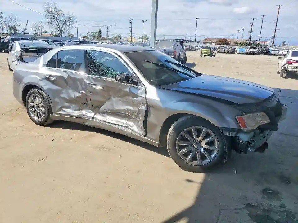 2C3CA5CG9BH557945 2011 CHRYSLER 300-3