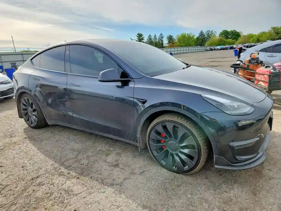 7SAYGDEF7RF036790 2024 TESLA MODEL Y-3