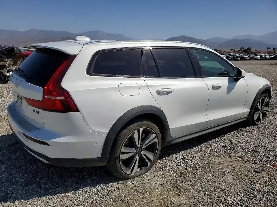 YV4L12WZ7P2107098 2023 VOLVO V60-2