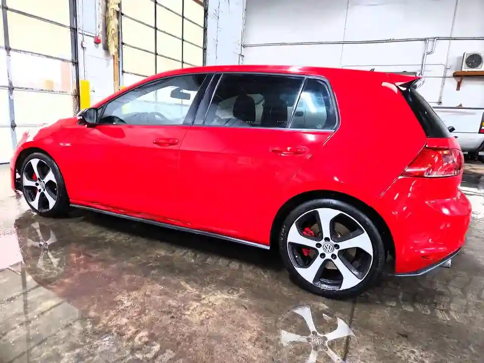 3VW547AU5GM021564 2016 VOLKSWAGEN GTI-1