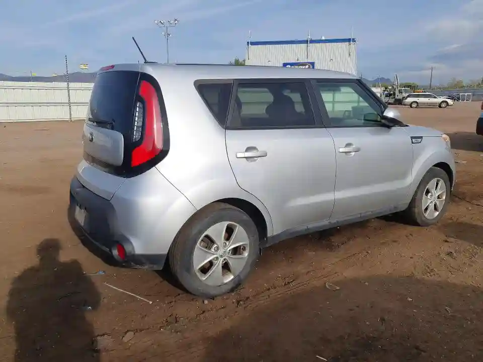 KNDJN2A23F7767083 2015 KIA SOUL-2