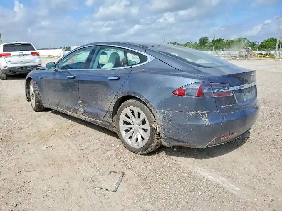 5YJSA1E24KF305589 2019 TESLA MODEL S-1