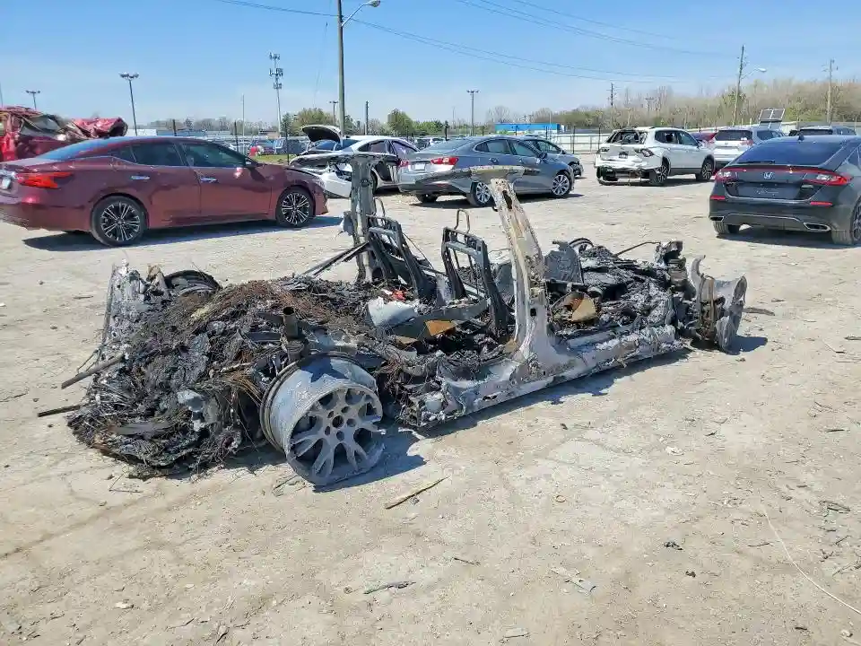 5YJSA1E69PF525045 2023 TESLA MODEL S-2