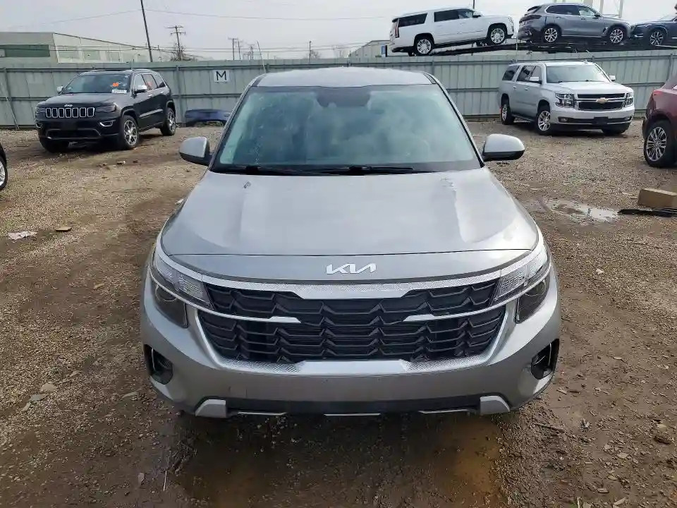 KNDEPCAA0R7502246 2024 KIA SELTOS-4