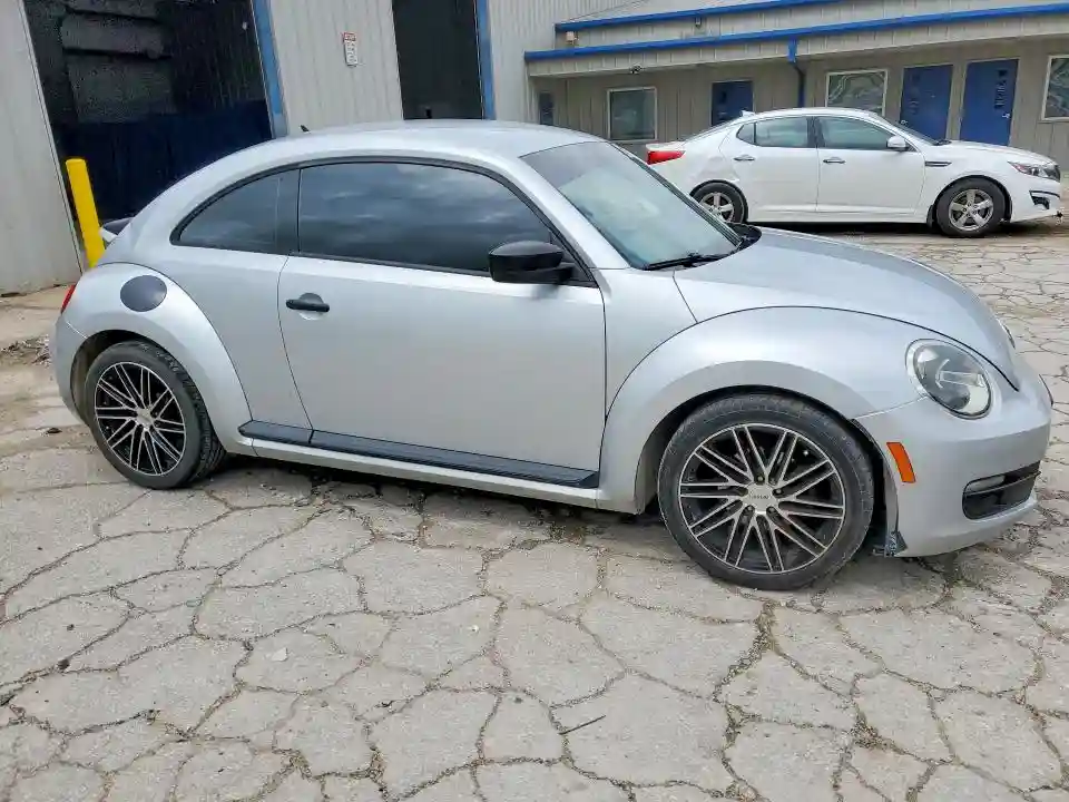 3VWFP7AT0CM654082 2012 VOLKSWAGEN BEETLE-3