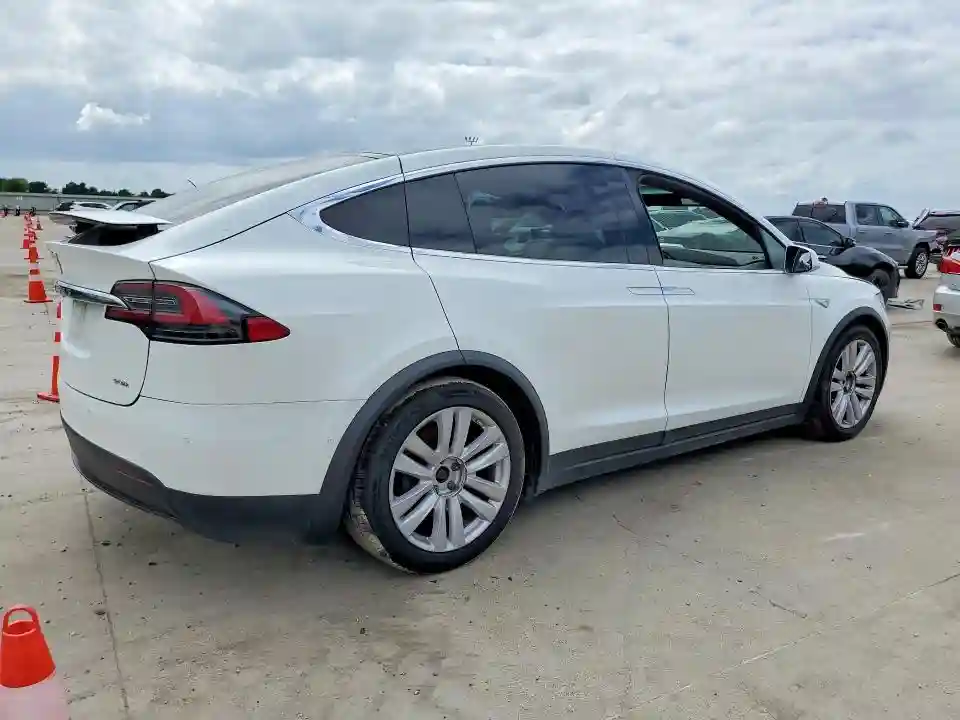5YJXCBE24GF012790 2016 TESLA MODEL X-2