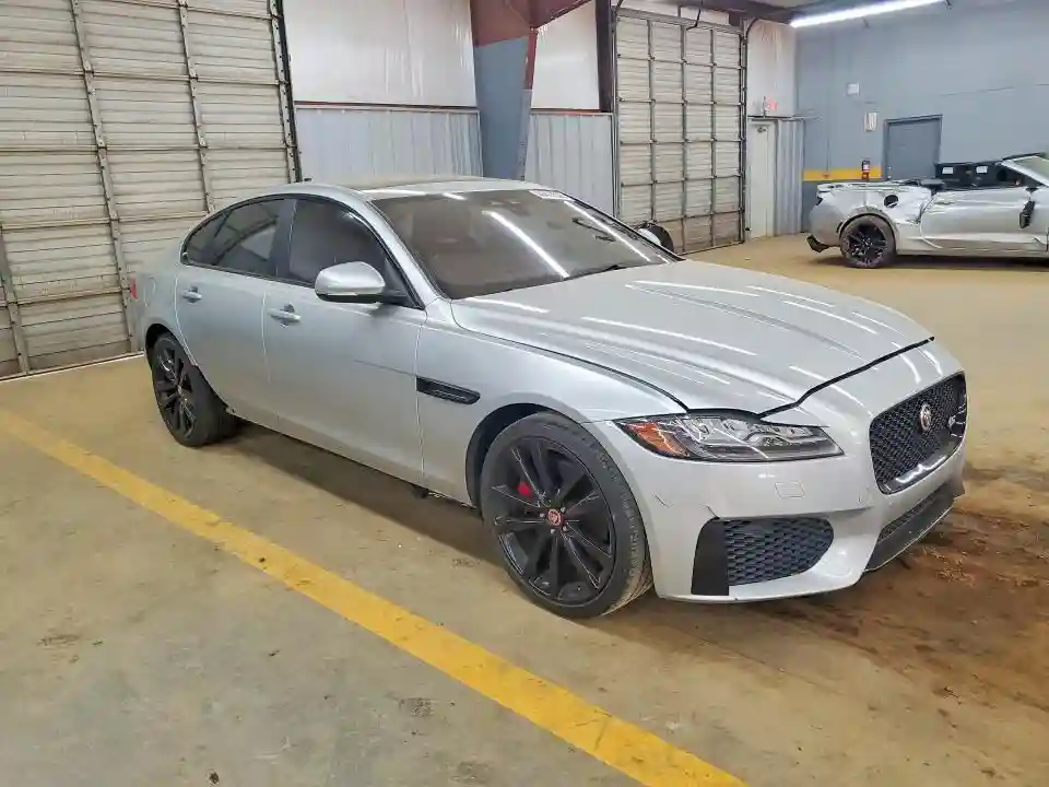 SAJBG4FV9JCY67218 2018 JAGUAR XF-3
