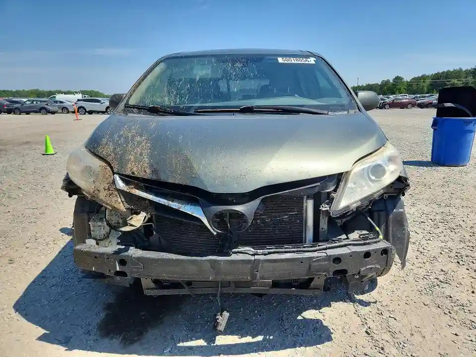 5TDKZ3DC0KS986151 2019 TOYOTA SIENNA-4