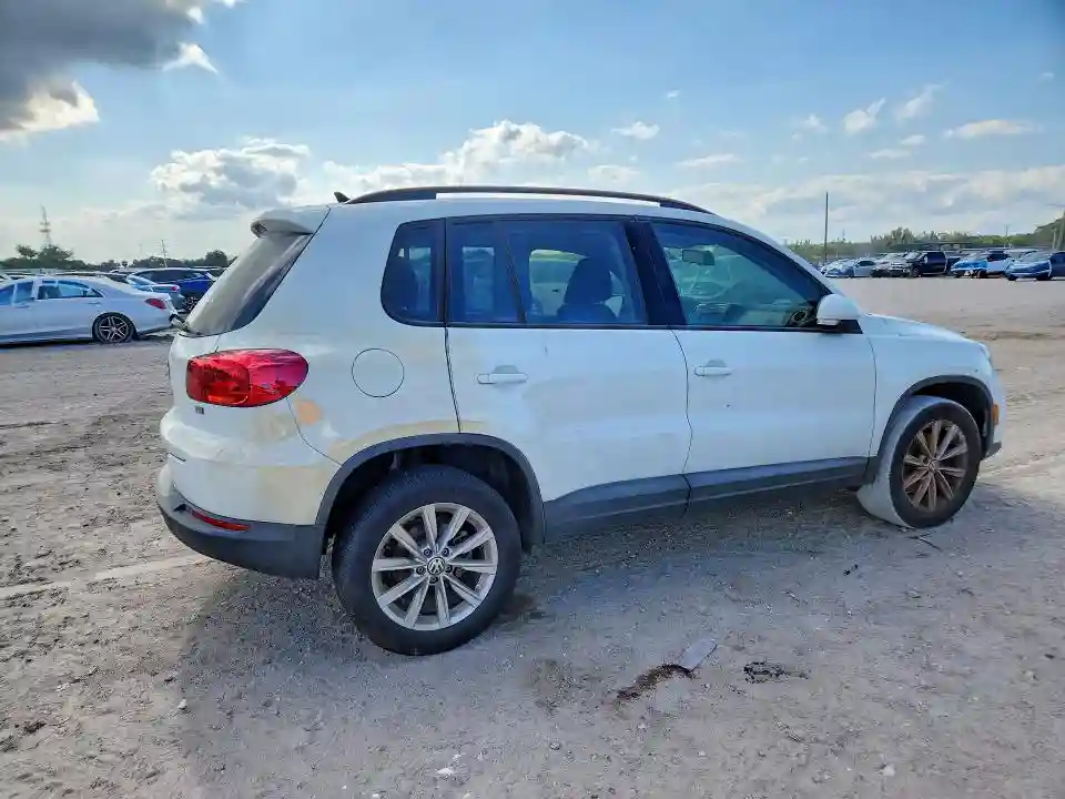 WVGAV7AX7HK046978 2017 VOLKSWAGEN TIGUAN-2