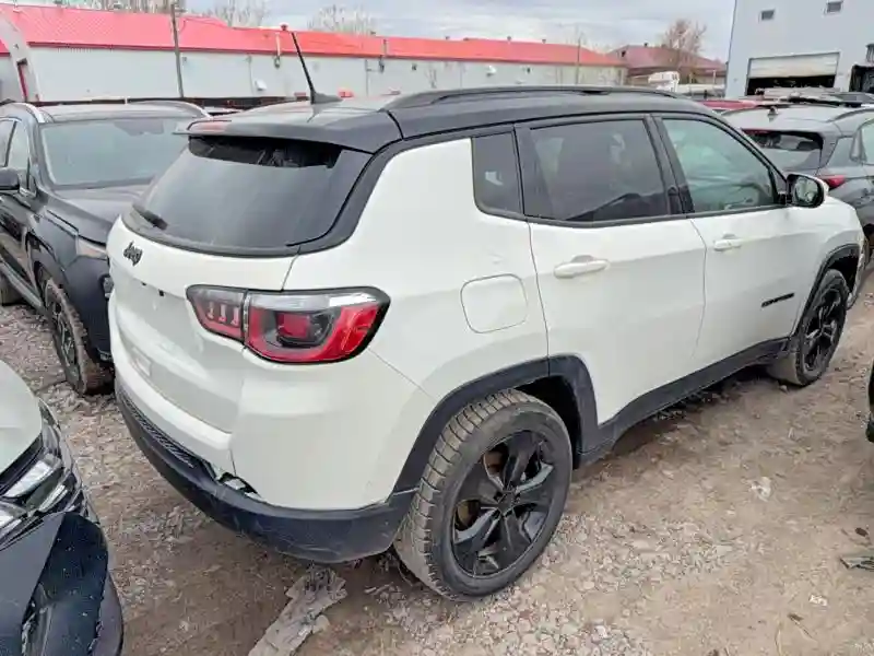 3C4NJCBB0JT318823 2018 JEEP COMPASS-3