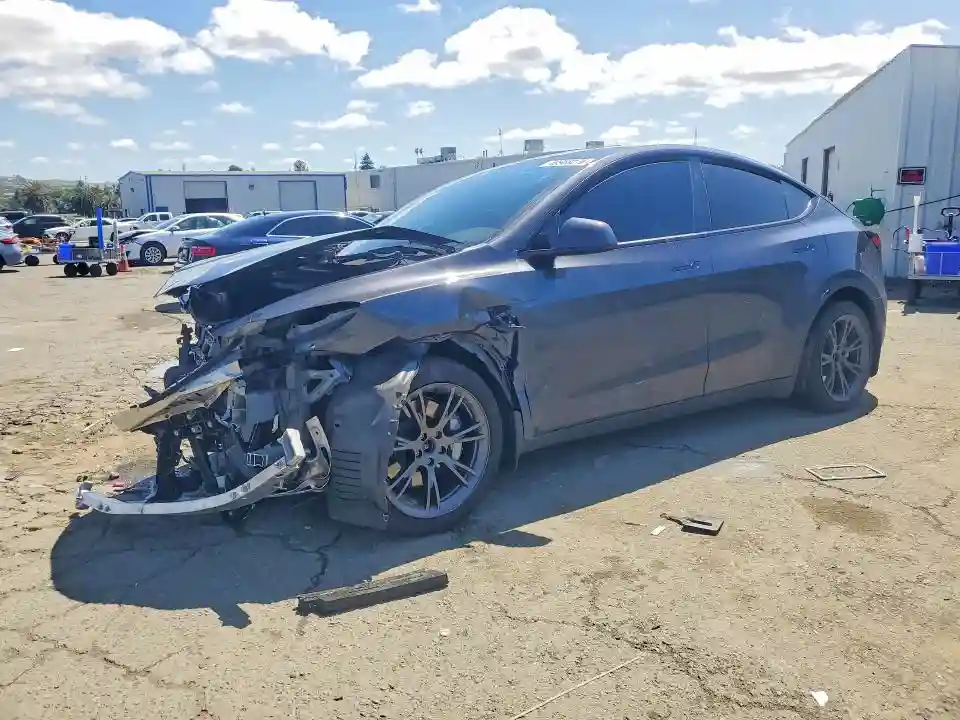 7SAYGAEE8SF282064 2025 TESLA MODEL Y-0