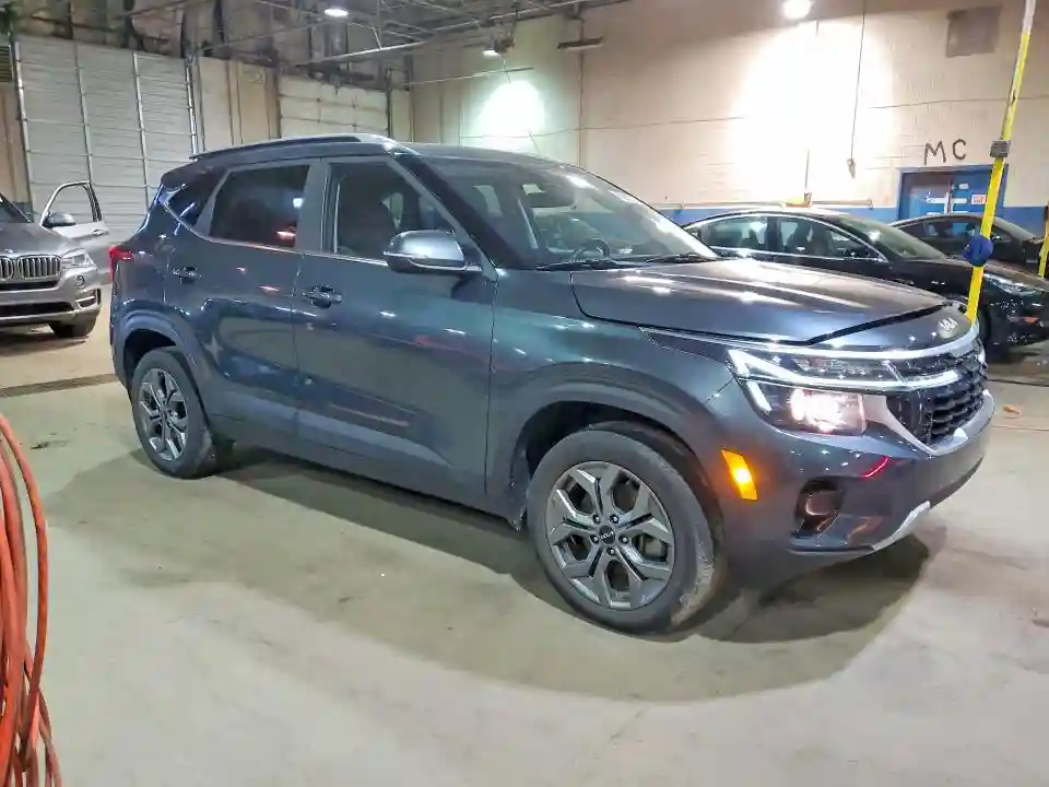 KNDEUCAA6R7524308 2024 KIA SELTOS-3