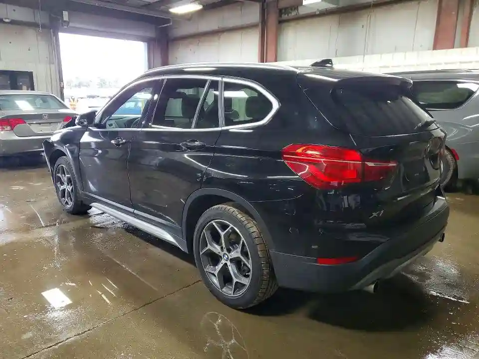 WBXHT3C38J3H33694 2018 BMW X1-1