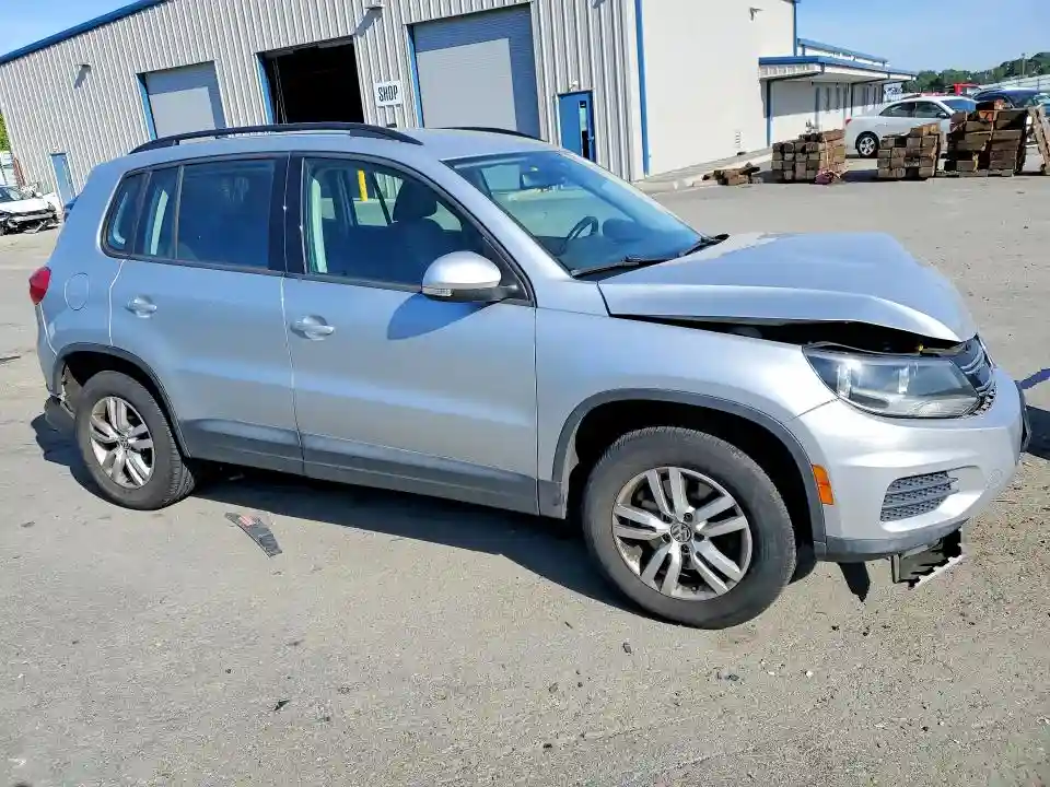 WVGAV7AXXGK000379 2016 VOLKSWAGEN TIGUAN-3