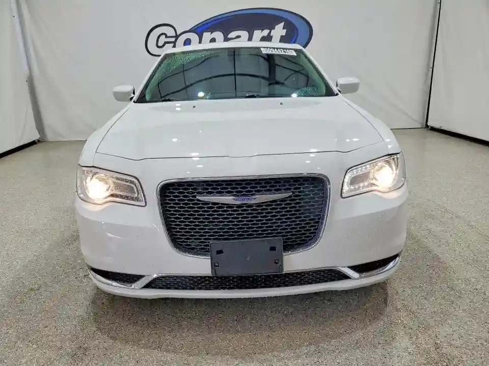2C3CCAAG2HH560104 2017 CHRYSLER 300-4